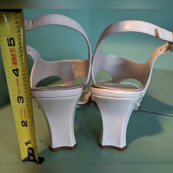 Ann Marino Heels, Sandals, Leather, Cream, Size 8.5M - Picture 4 of 8